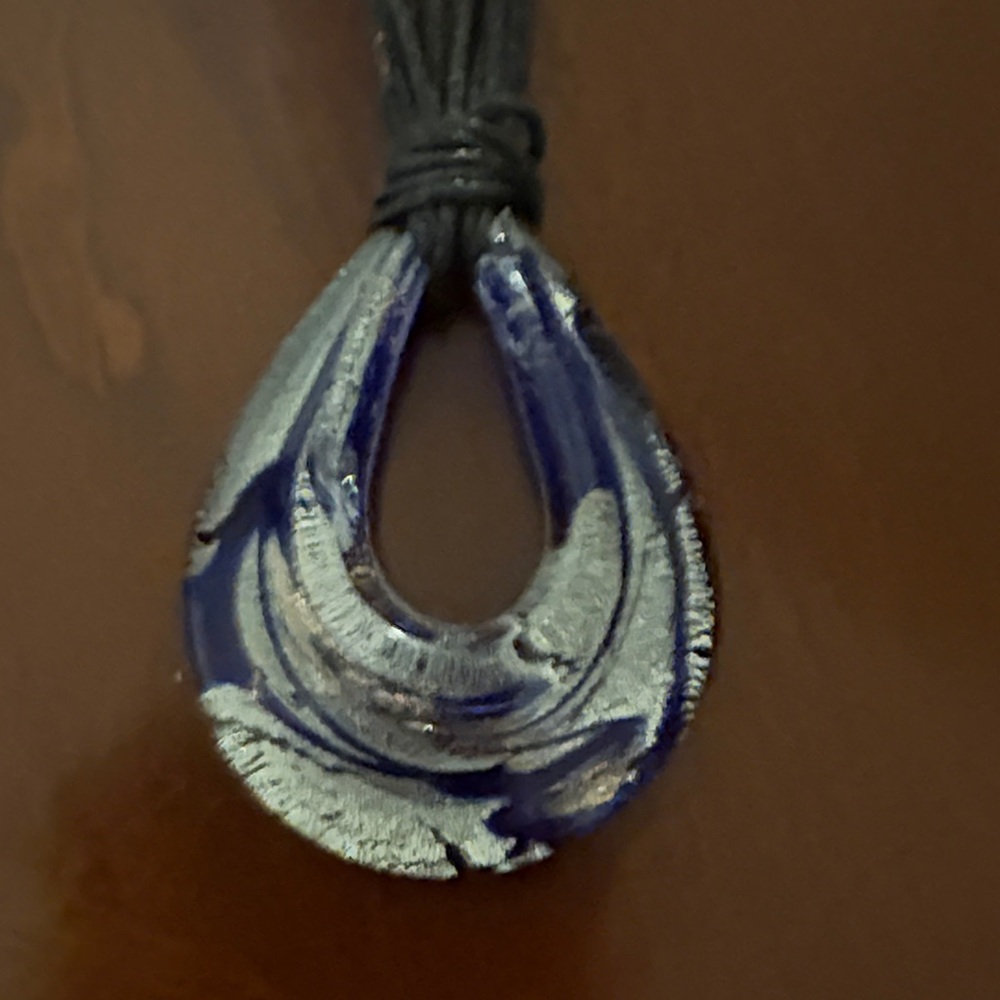 Elegant Black and Silver Pendant Necklace